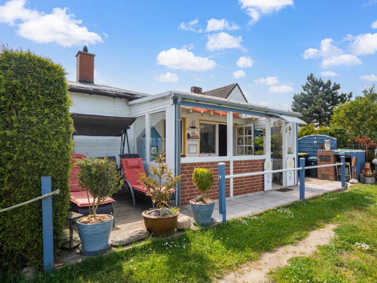 Beautiful Bungalow In Poel Near The Beach Fahrdorf  Eksteriør billede